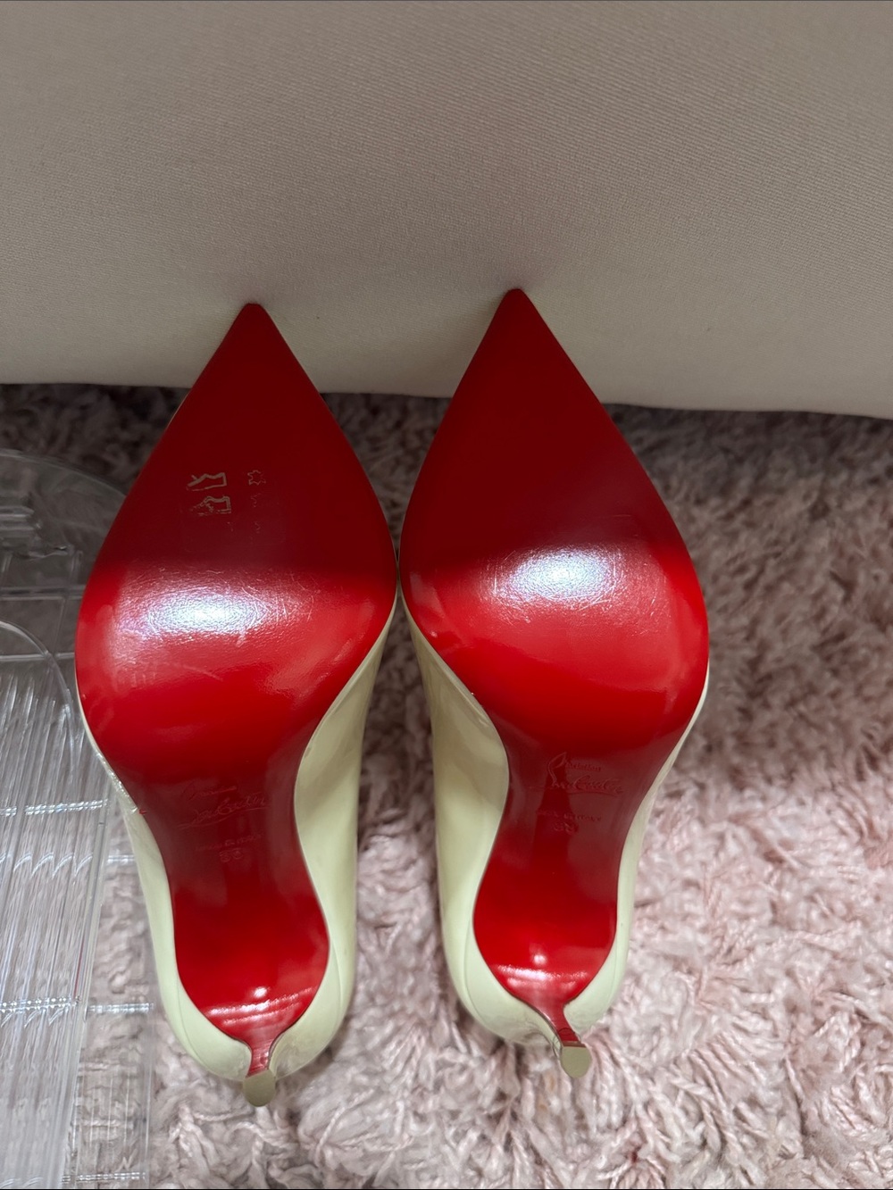 Christian Louboutin off white “HOT CHICK” Patent Pointed-Toe Pumps with Red Sole - Picture 4 of 5